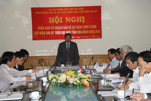Đồng chí Trần Đăng Ninh, Phó Chủ tịch UBND tỉnh, Trưởng ban BCĐ Bảo vệ an toàn công trình lưới điện cao áp tỉnh phát biểu tại hội nghị.

